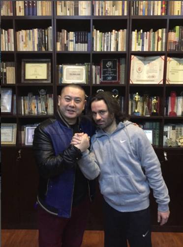 火眼金睛高海洋拜neofytos为师学习读心术