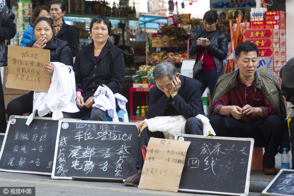 探访广州城中村康乐村 制衣厂扎堆招工(3)