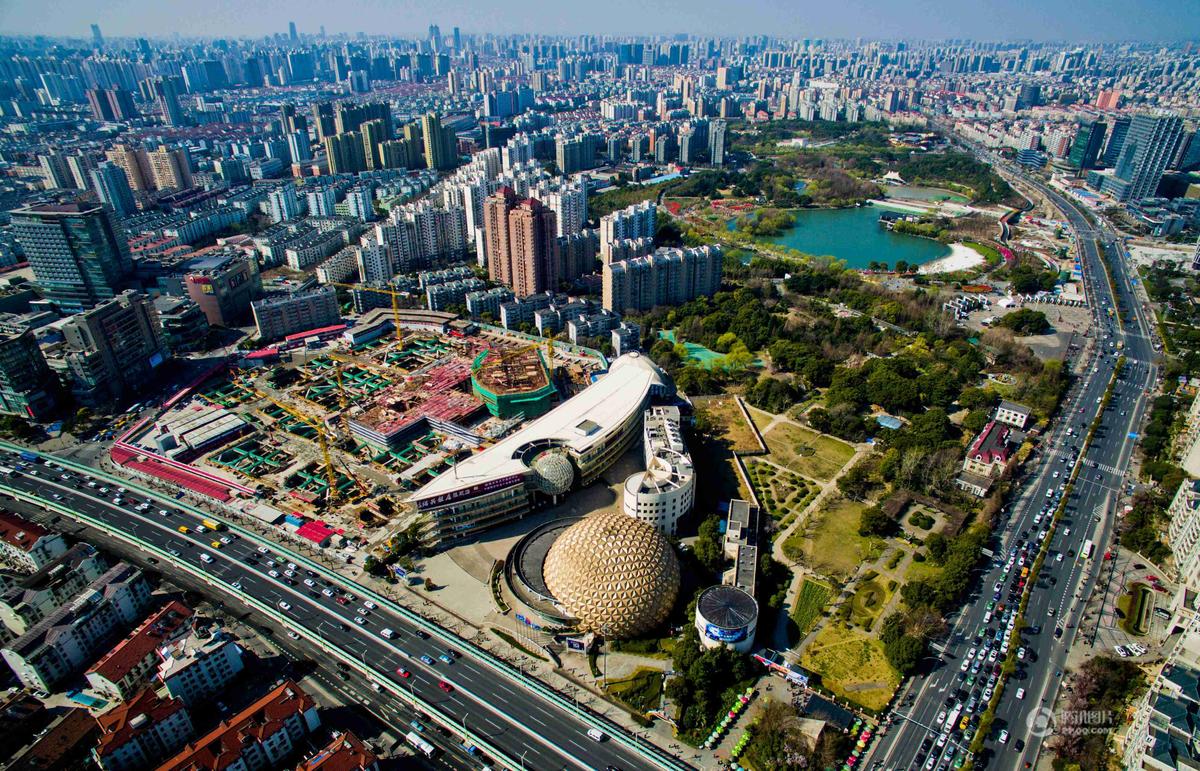 航拍上海城市文化新地标 迪士尼城堡跨越苏州