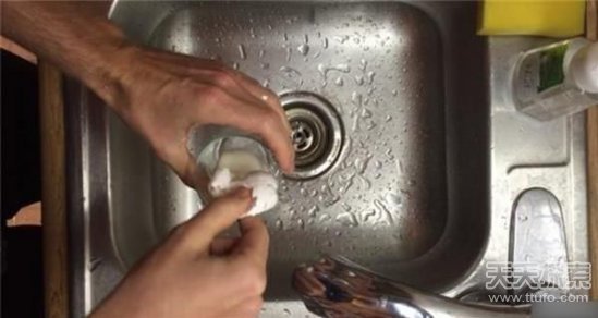 咋样快速剥鸡蛋壳 002564a615ae18a7720a08.jpg