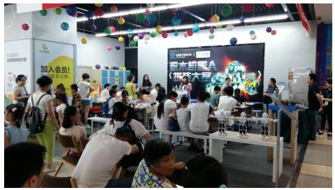 线下门店掀机器人大赛 苏宁618再秀科技范