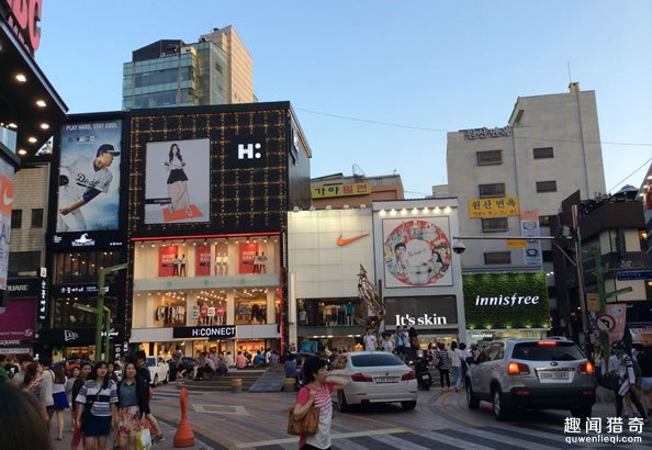 韩国三对情侣结伴旅行 经费不够了就让女友去卖淫