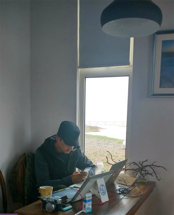 你们成双成对，胡歌却在青海捡垃圾