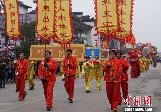 泰伯庙会恢复民俗巡游百姓赞“有年味”（组图）