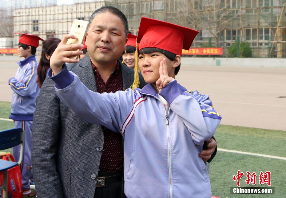 河北学子 十八而志 举行成人仪式(4)