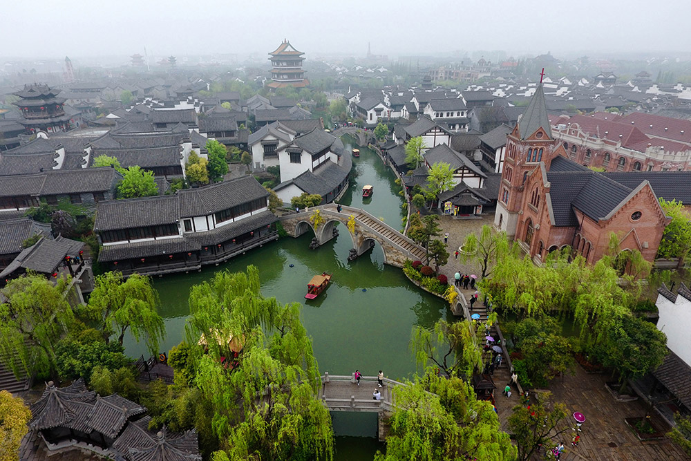 重創之後 臺兒莊古城又現美麗水鄉景致 4月8日航拍的臺兒莊古城。
