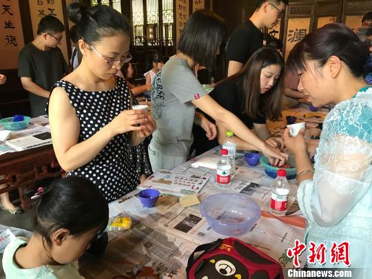 台湾文物修复师:金钱无法衡量文物修复工作价