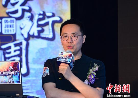 单霁翔:拟率一半员工搬出故宫 撤出800多辆私家车 图为清控人居遗产研究院副院长、清华大学建筑学院副教授刘伯英。 武振清 摄
