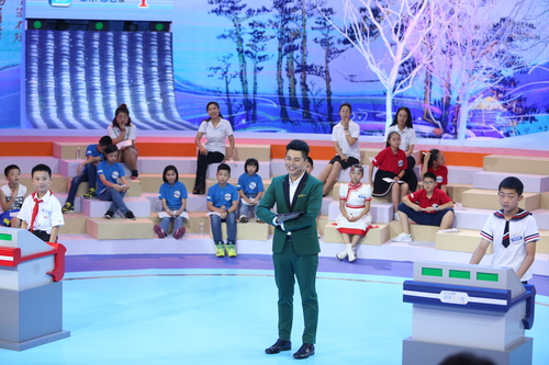 汉字风云暑期来袭 提笔忘字全民公测 节目现场轻松活泼