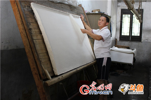 千年传承古法技艺 宣纸文化侵染泾县 _非遗