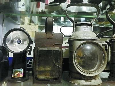 收集数万藏品 铁路迷“博物馆”见证京津冀速度