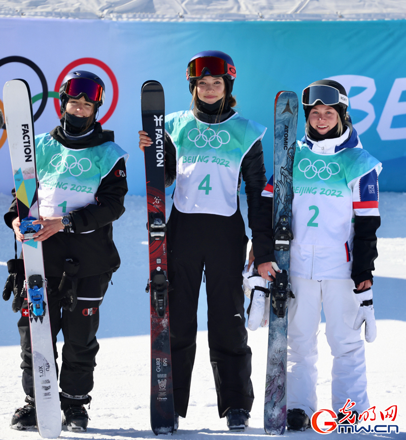 谷爱凌在北京冬奥会自由式滑雪女子大跳台决赛中夺得金牌