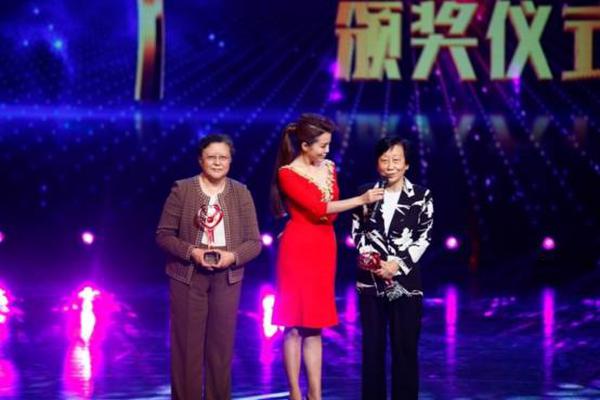 2015中国女性公益慈善论坛召开 _MG_0618.jpg