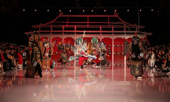 清旗袍开幕大秀 京剧服饰亮相国际服装周