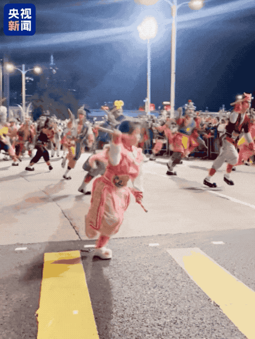 火爆全网的英歌小女孩,亮相香港!