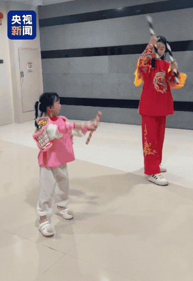 火爆全网的英歌小女孩,亮相香港!