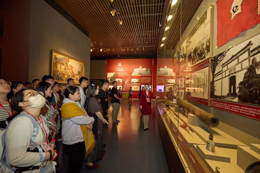 红色记忆的当代回响 七一前夕党史展览馆迎来观展热潮