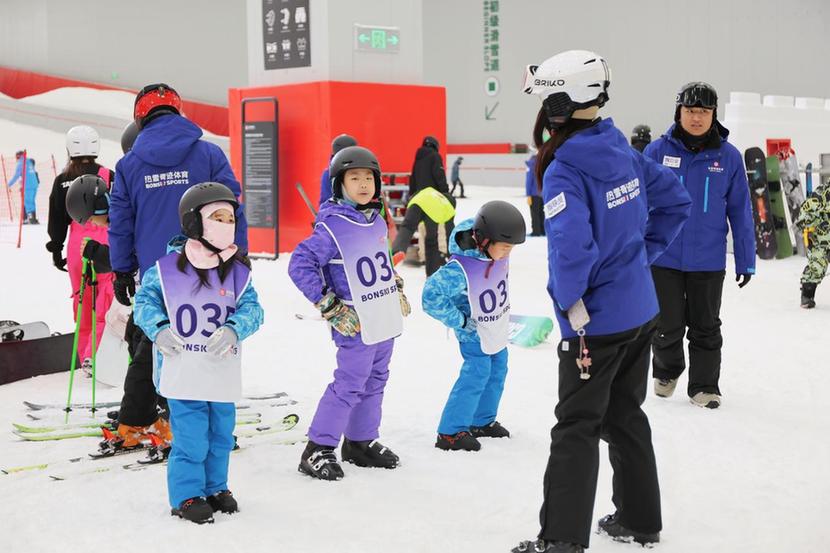 深国际·真悦天地首发项目正定热雪奇迹启幕 将成为京津冀滑雪新地标