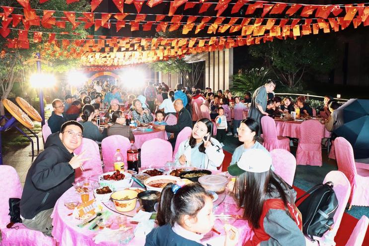 “文艺直通车”开进街巷 文化惠民激活基层文艺生态