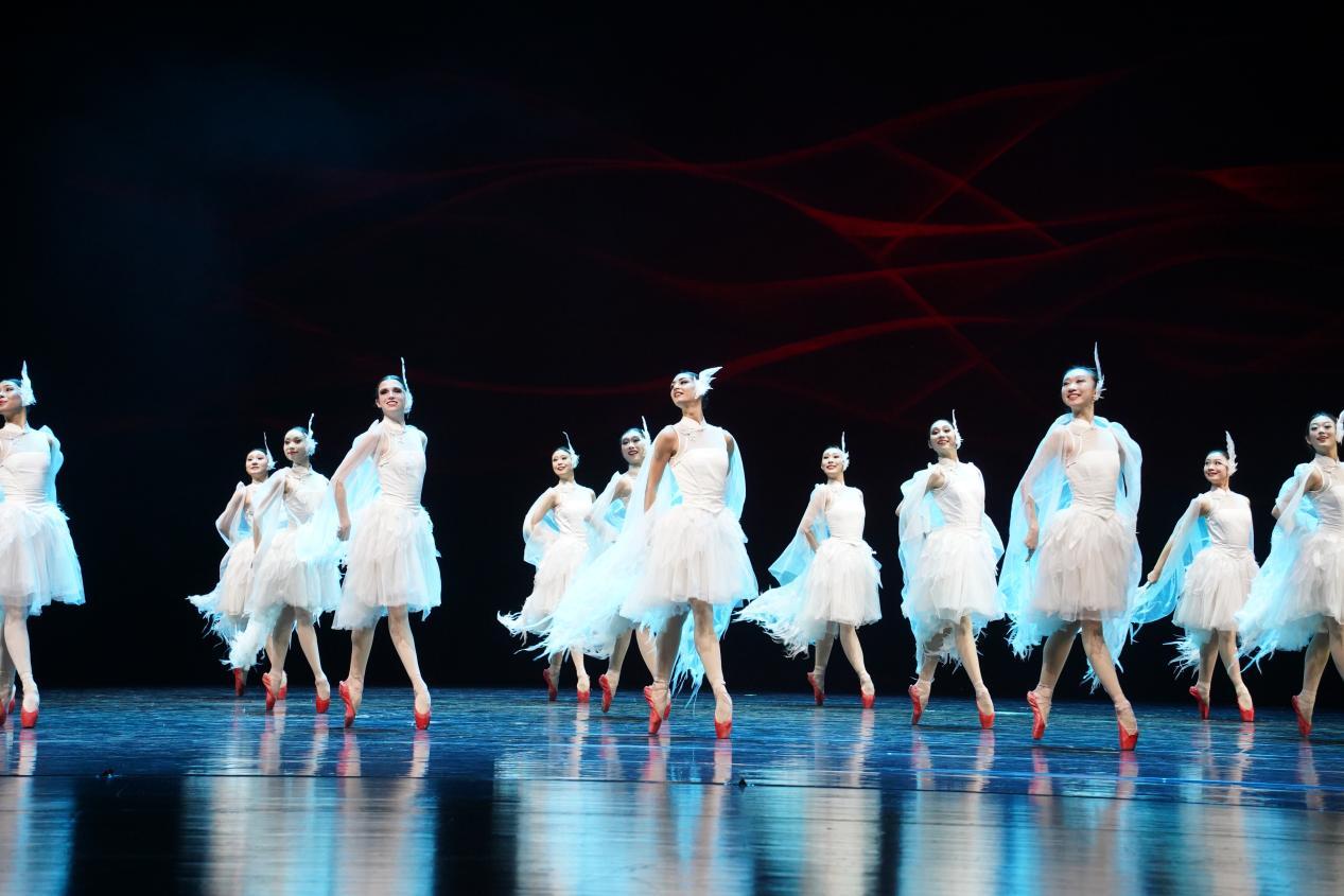 芭蕾舞剧《归来红菱艳》亮相全国舞蹈展演 用足尖谱写抗战史诗