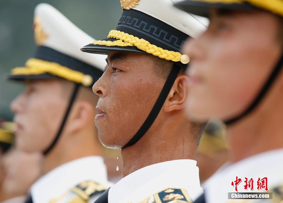 中国三军仪仗队"夏练三伏"