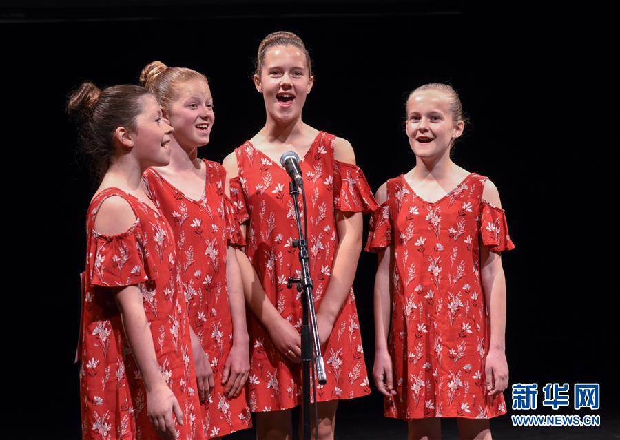 探索越剧多元传承路径：深拥“老朽” 跨界“新秀”