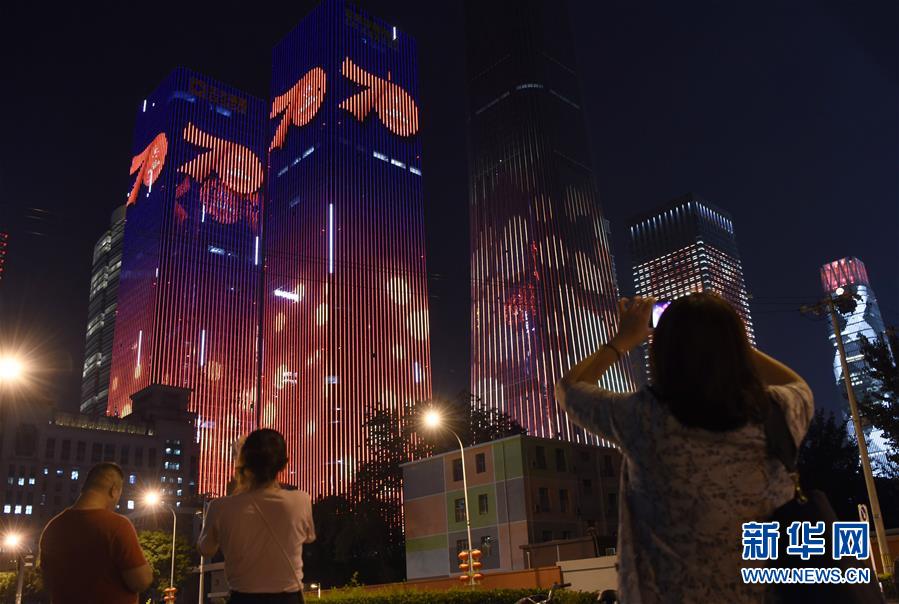 探索越剧多元传承路径：深拥“老朽” 跨界“新秀”