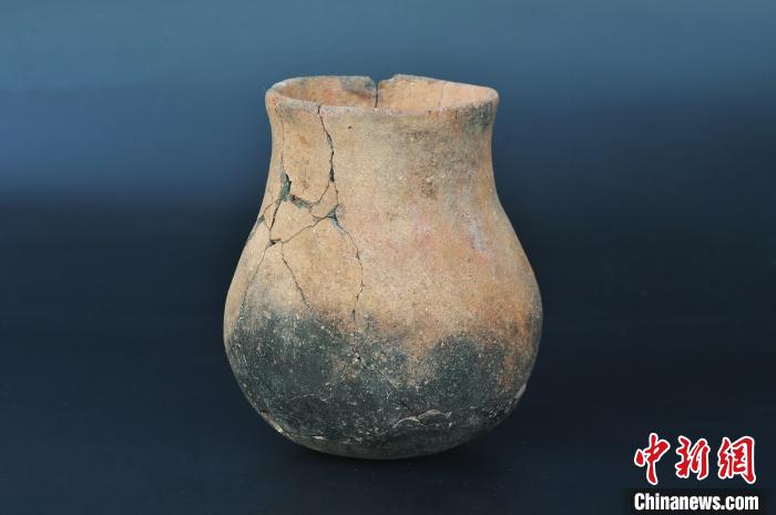 哈萨克斯坦拉哈特古城遗址出土文物约70件