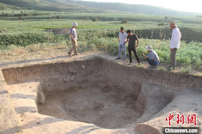 哈萨克斯坦拉哈特古城遗址出土文物约70件