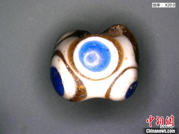 辽宁科技考古确认战国墓内7枚“蜻蜓眼”真实身份