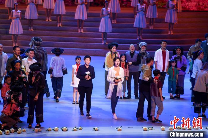 歌舞剧《大地颂歌》长沙演出 重现湖南“精准扶贫”历程