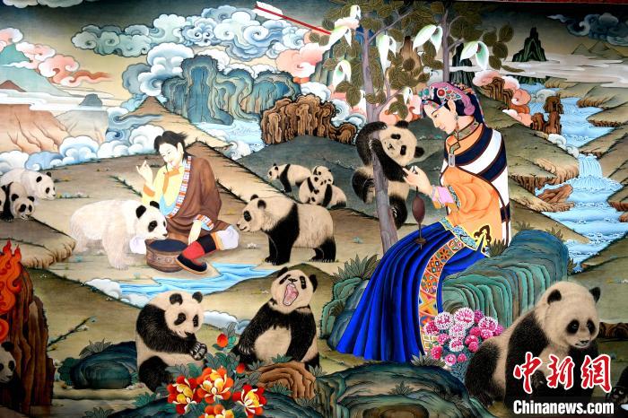 全球唯一的大熊猫巨幅唐卡在四川省图书馆首次亮相