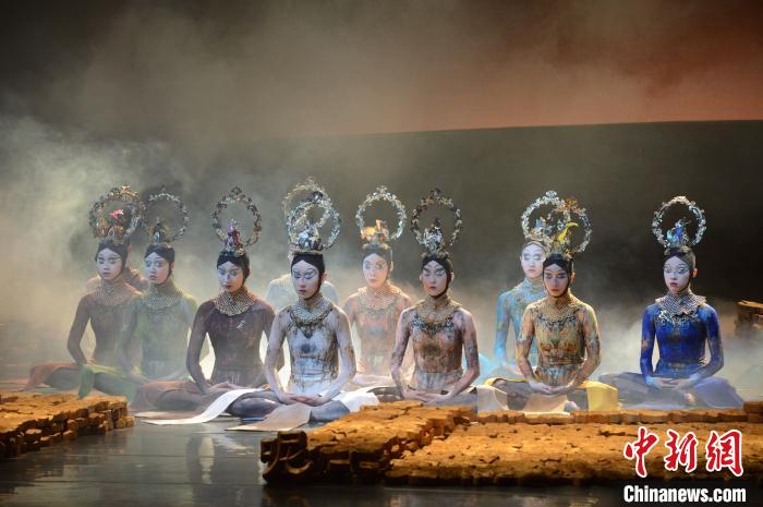 舞坛常青树杨丽萍与团队演绎中国版《春之祭》