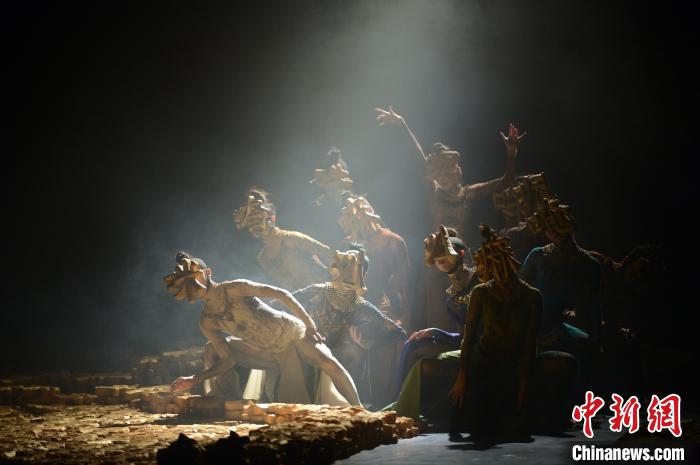 舞坛常青树杨丽萍与团队演绎中国版《春之祭》