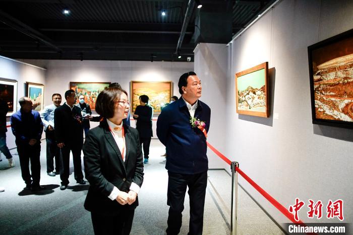 中国当代漆画回顾展在厦举办 展出近150件佳作