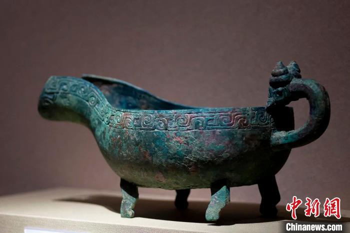 青铜器里的“神仙姐姐”：历代文物展示古代女性品格