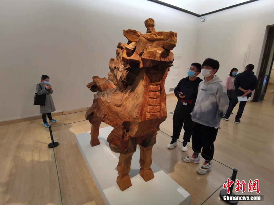 萧立雕塑作品展在中国美术馆开幕
