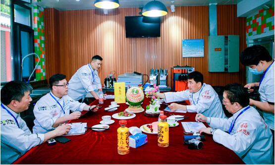 2020北京美食文创赛收官 选手比拼果蔬雕刻等项目