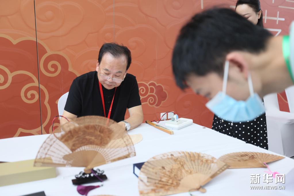中国传统工艺邀请展在上海举办