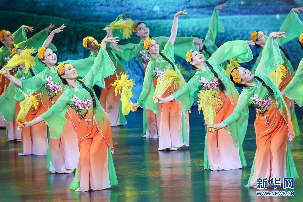 上海闵行：市民舞蹈登上剧院大舞台