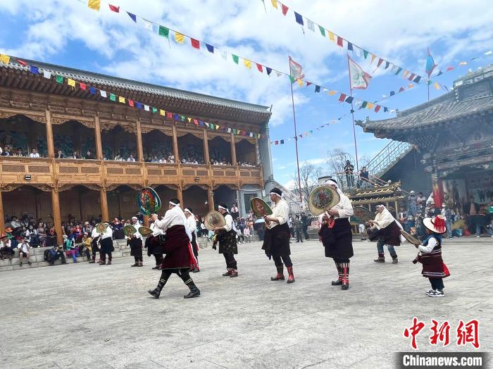 国家级“非遗”青海热贡“六月会”举行民众祈愿风调雨顺