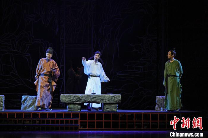 北京人艺再演《杜甫》 冯远征：传达生活中的真实和希望