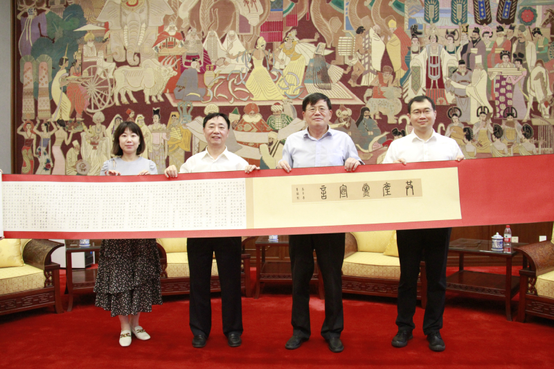 《共产党宣言》书法长卷作品捐赠仪式在北京国家图书馆（国家典籍博物馆）举行