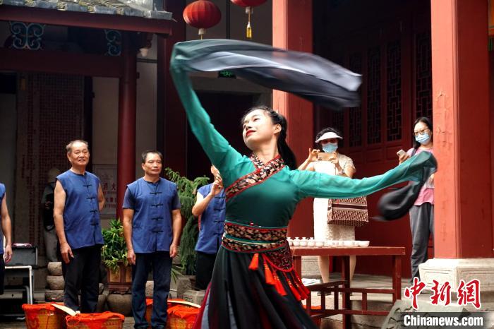 两岸茶帮斗茶民俗文化活动福州举行 重现茶帮敬妈祖传统仪式