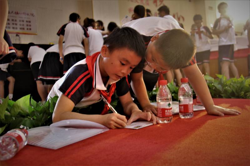 湖南省第十三届少儿书信绘画活动：帮孩子扣好人生第一粒扣子