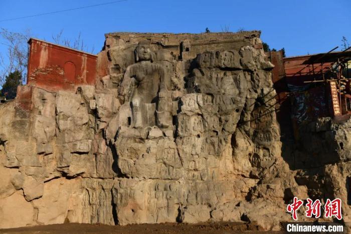 千佛崖摩崖造像及窟前遗址的北区造像。　山西省考古研究院提供
