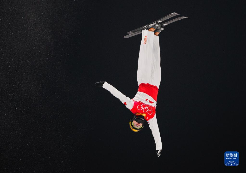 自由式滑雪空中技巧混合团体决赛：中国队获得亚军