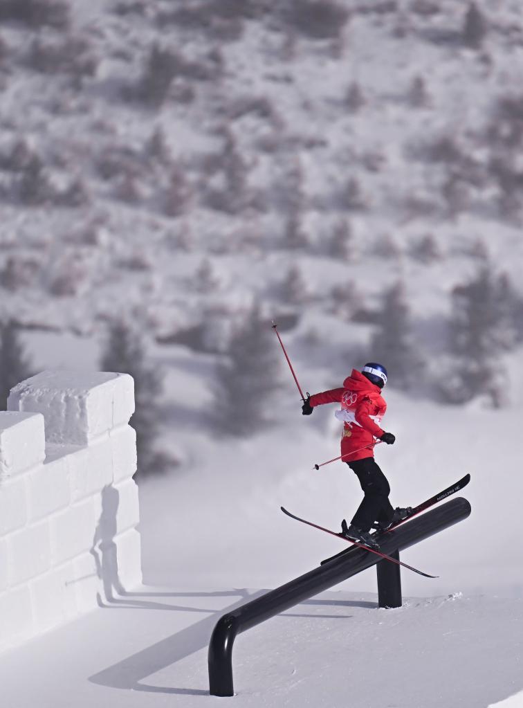 谷爱凌获得北京冬奥会自由式滑雪女子坡面障碍技巧银牌