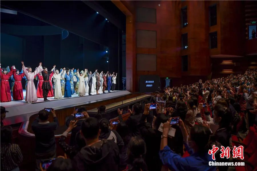中国舞坛“双子星”：《只此青绿》“出圈”的魅力从何而来？