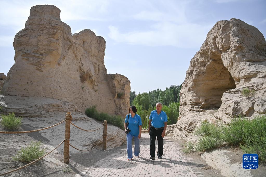 新疆吐鲁番：一家三代人跨越半世纪守护西域千年故城